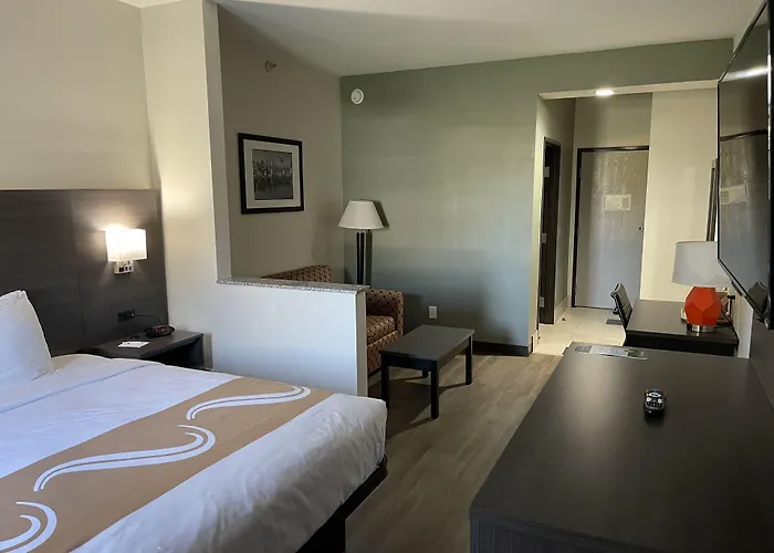Quality Suites Tulsa I-44